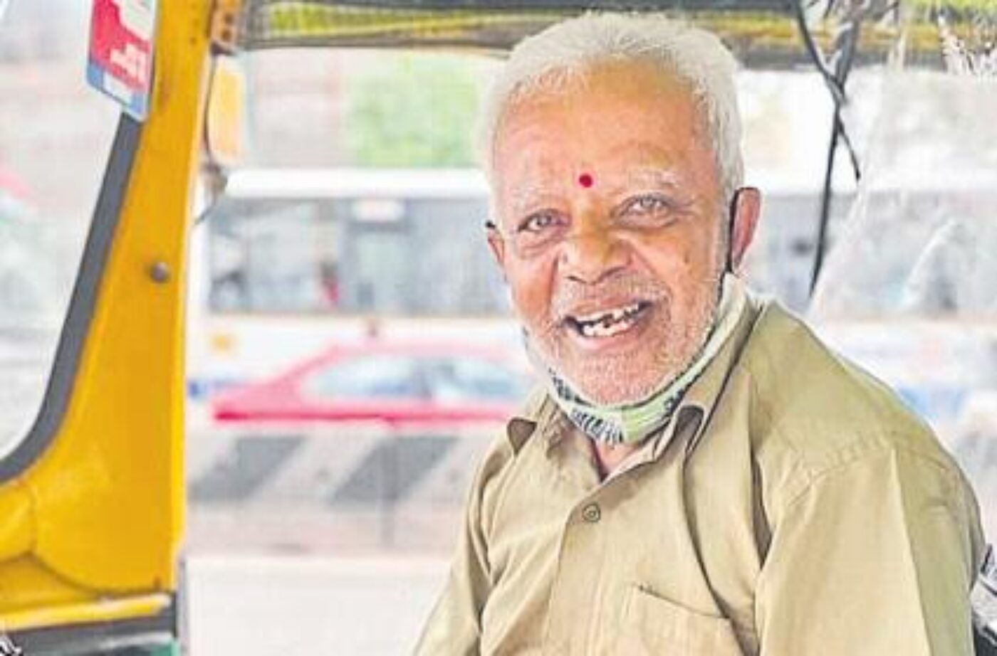 कभी इंग्लिश लेक्चरर थे, अब auto driver हैं, पसंद आएगी आपको ये कहानी